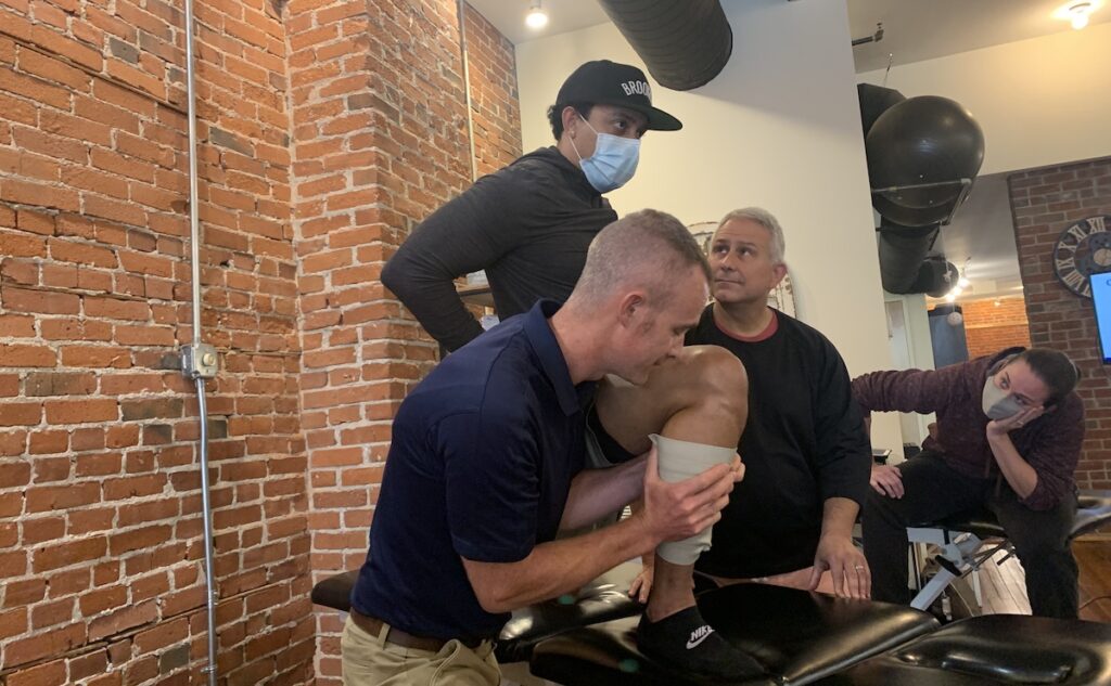 Evaluando la mecánica corporal general y el movimiento específico del deporte para un plan de recuperación a medida